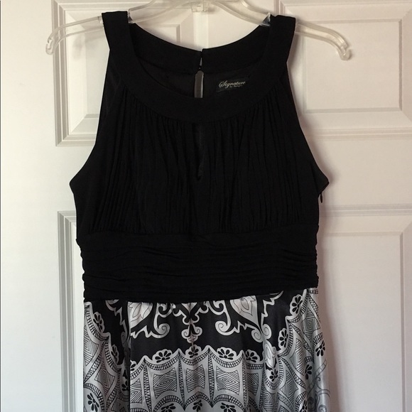 Signature by Sangria Dresses & Skirts - Signature by Sangria dress in size 14